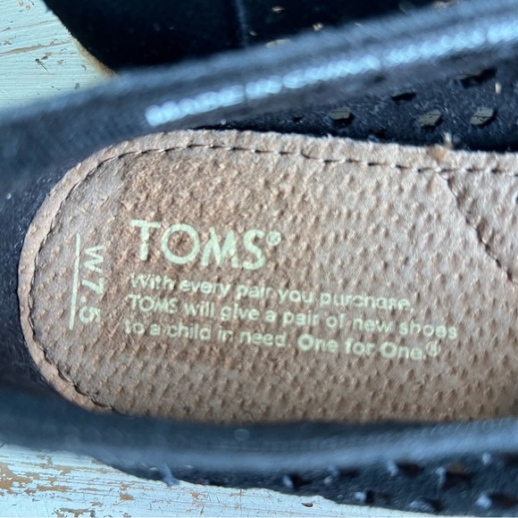 TOMS Women's Classics Black Moroccan Cutout Slip Ons 7.5 - Picture 4 of 4